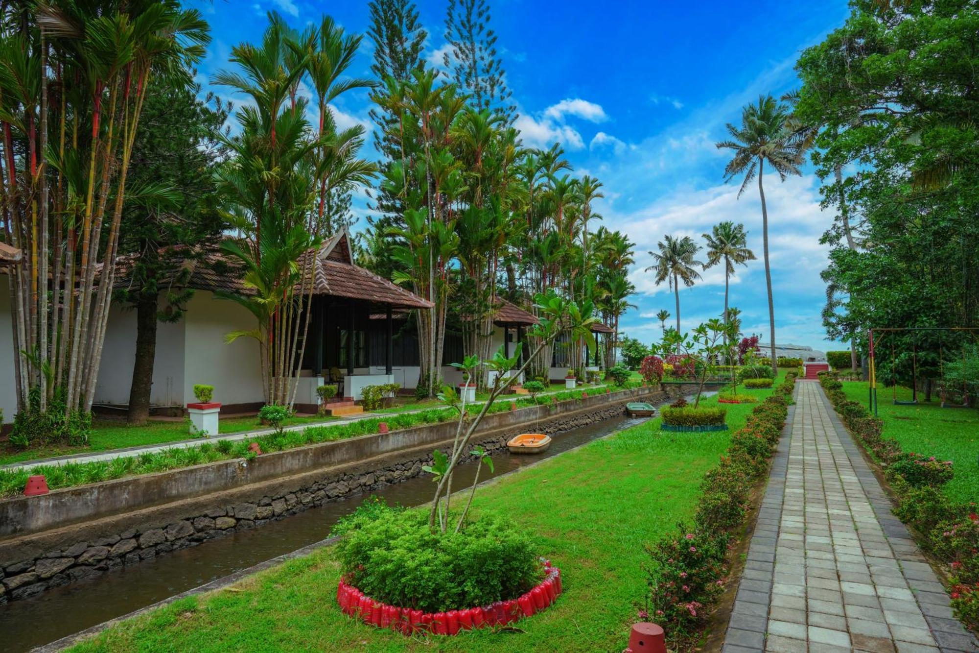Paradise Heritage Resort Kumarakom Exterior photo