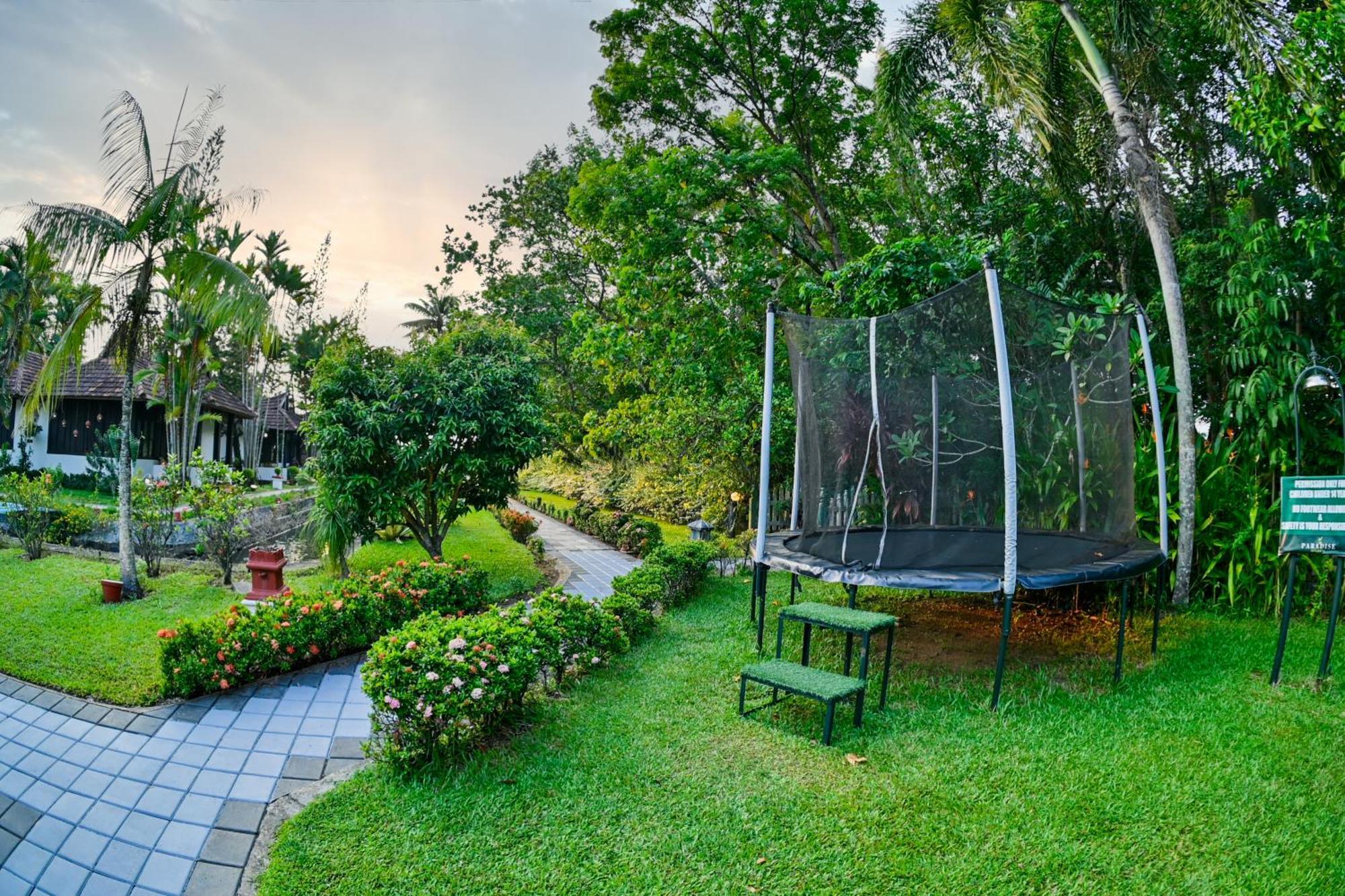 Paradise Heritage Resort Kumarakom Exterior photo