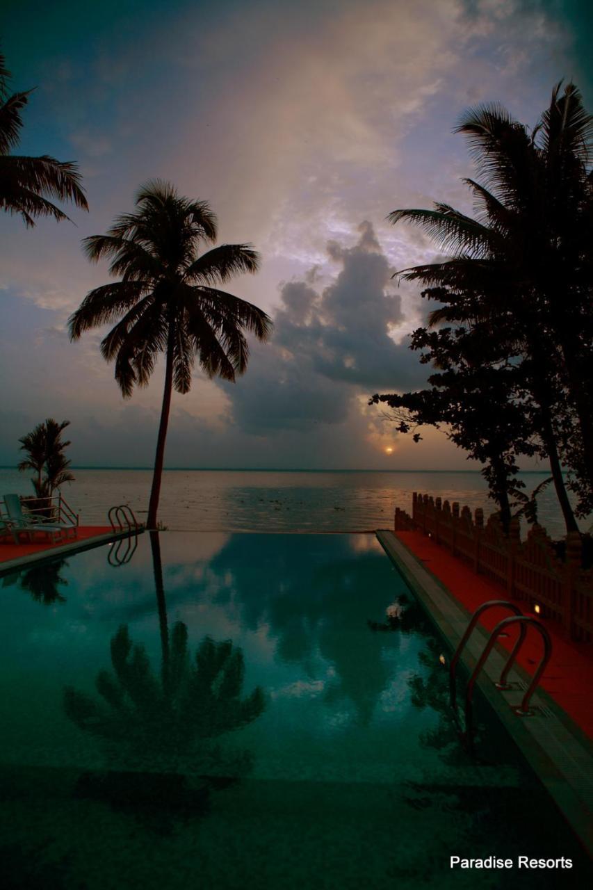 Paradise Heritage Resort Kumarakom Exterior photo